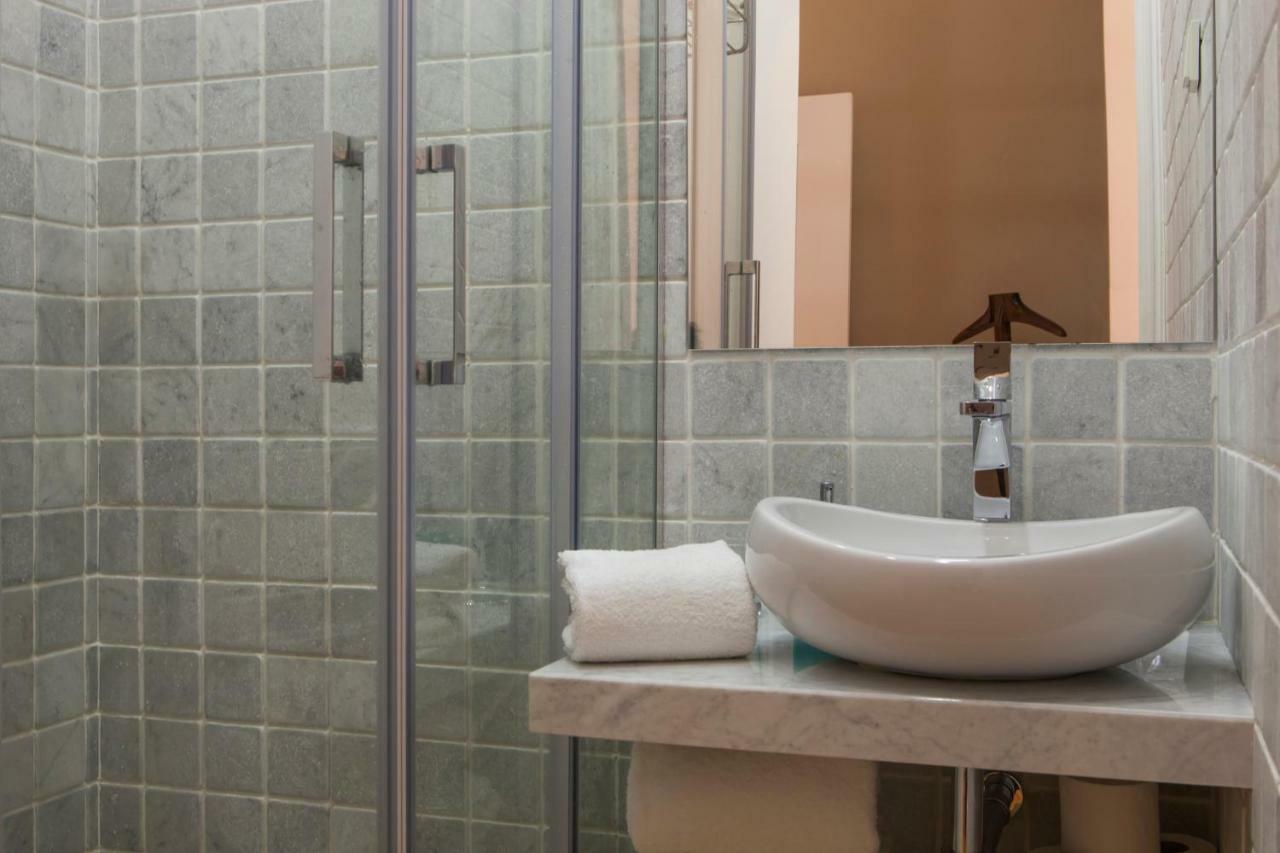 Alfama Baixa Spacious And Bright Apartment Blends The Historic And The Contemporary 2 Bedrs & 2 Bathrs Ac 18Th Century Building Lissabon Exterior foto